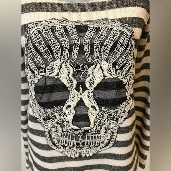 Hot Topic Black White Striped Y2K Grunge Punk Long Sleeve Skull Sweater Top Sz S - Picture 3 of 5